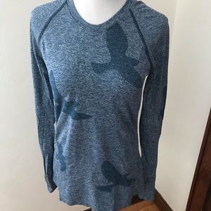 Oiselle flyte long sleeve size medium top